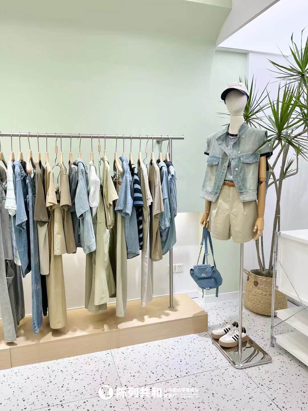 2026年服装店如何靠陈列设计吸引客流？